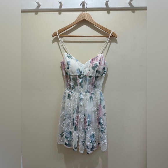 Windsor Floral White and Pink Dress - Picture 3 of 14